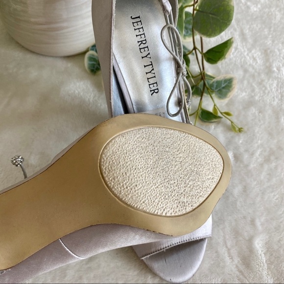 NWT Jeffrey Tyler silver shoes - Picture 10 of 10